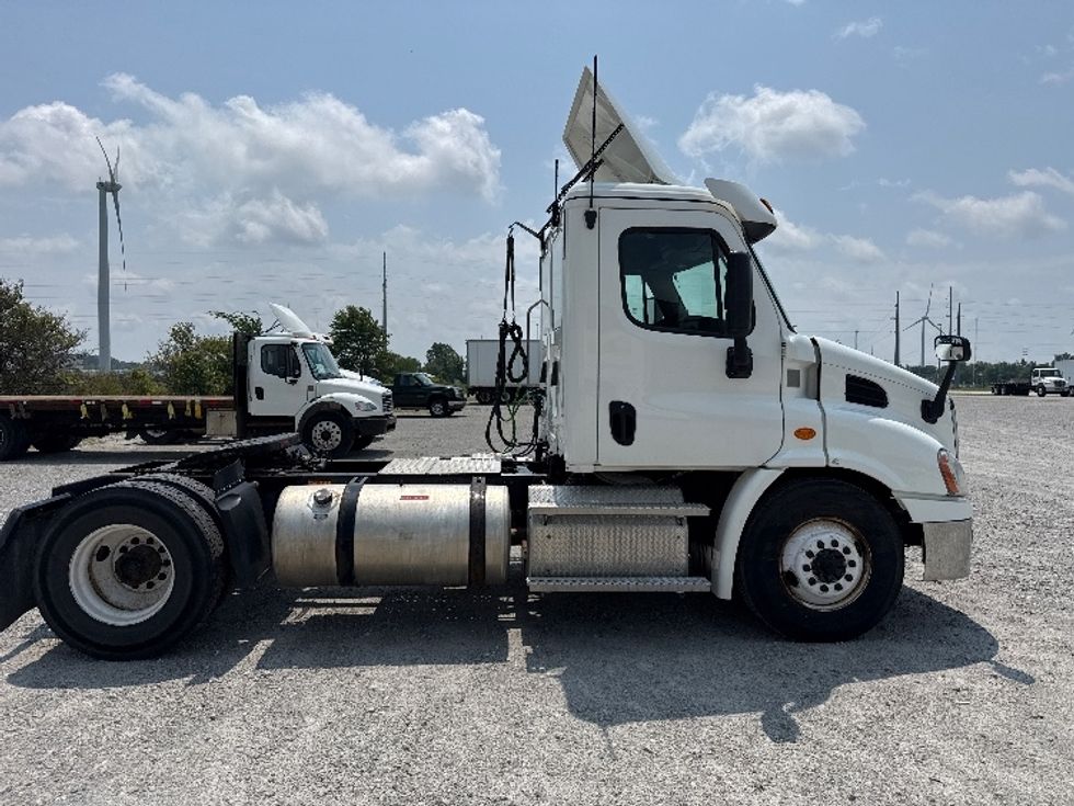 Day Cab Tractor-Heavy Duty Tractors-Freightliner-2020-Cascadia 11342ST-Findlay-OH-422,161\n\t\tmiles-$ 31,500 - Image 8