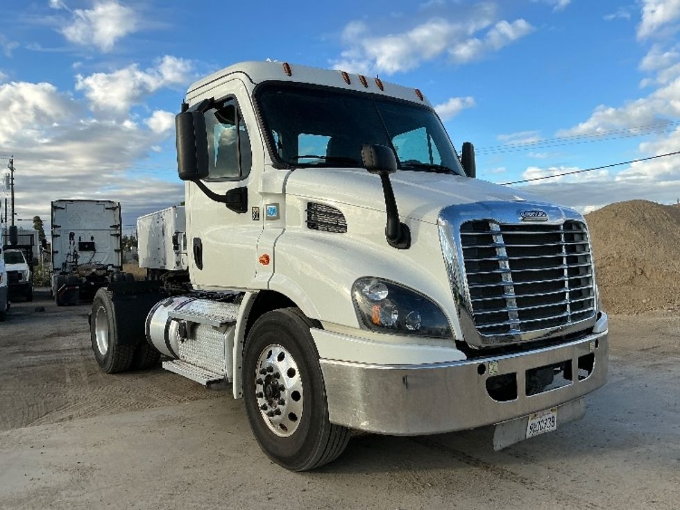 Day Cab Tractor-Heavy Duty Tractors-Freightliner-2020-Cascadia 11342ST-Fresno-CA-232,835\n\t\tmiles-$ 45,250 - Image 1