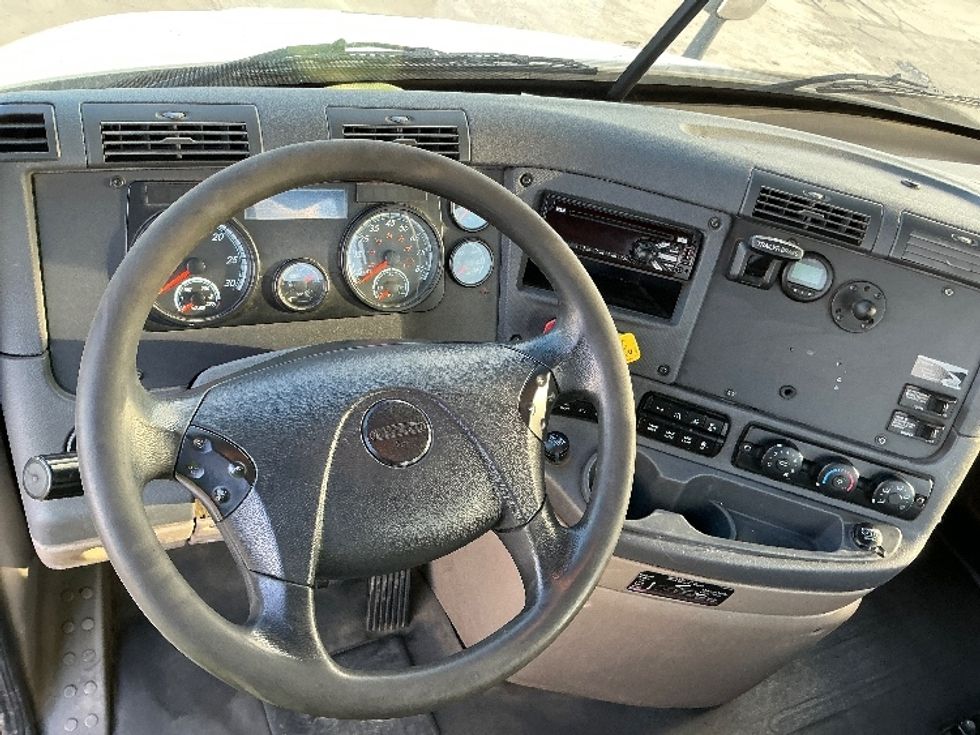 Day Cab Tractor-Heavy Duty Tractors-Freightliner-2020-Cascadia 11342ST-Fresno-CA-232,835\n\t\tmiles-$ 45,250 - Image 11
