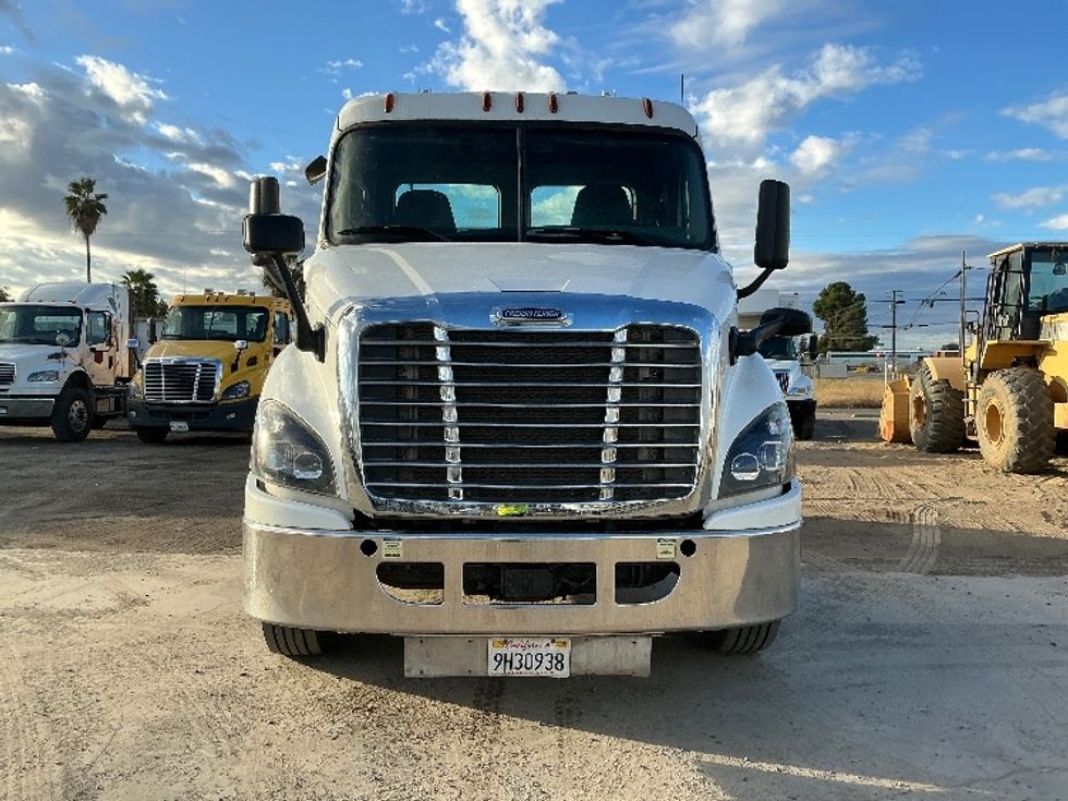 Day Cab Tractor-Heavy Duty Tractors-Freightliner-2020-Cascadia 11342ST-Fresno-CA-232,835\n\t\tmiles-$ 45,250 - Image 2