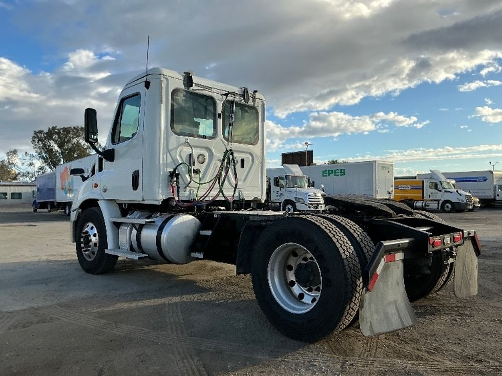 Day Cab Tractor-Heavy Duty Tractors-Freightliner-2020-Cascadia 11342ST-Fresno-CA-232,835\n\t\tmiles-$ 45,250 - Image 5