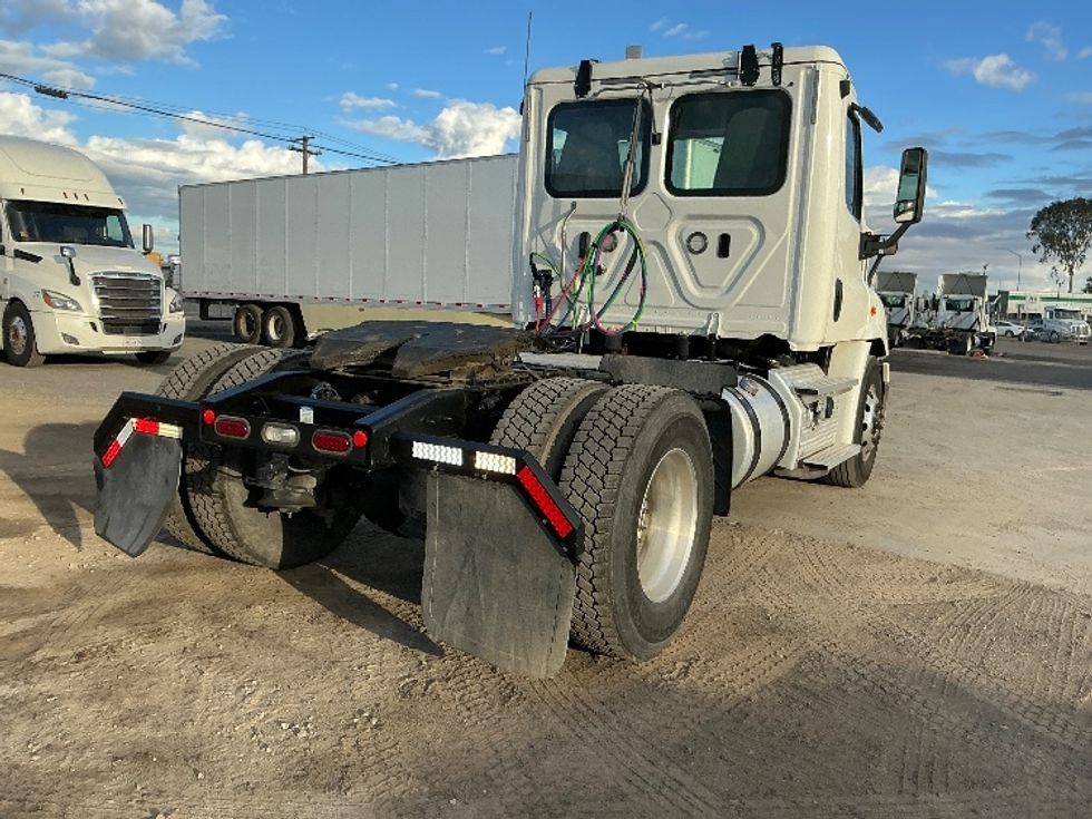 Day Cab Tractor-Heavy Duty Tractors-Freightliner-2020-Cascadia 11342ST-Fresno-CA-232,835\n\t\tmiles-$ 45,250 - Image 7