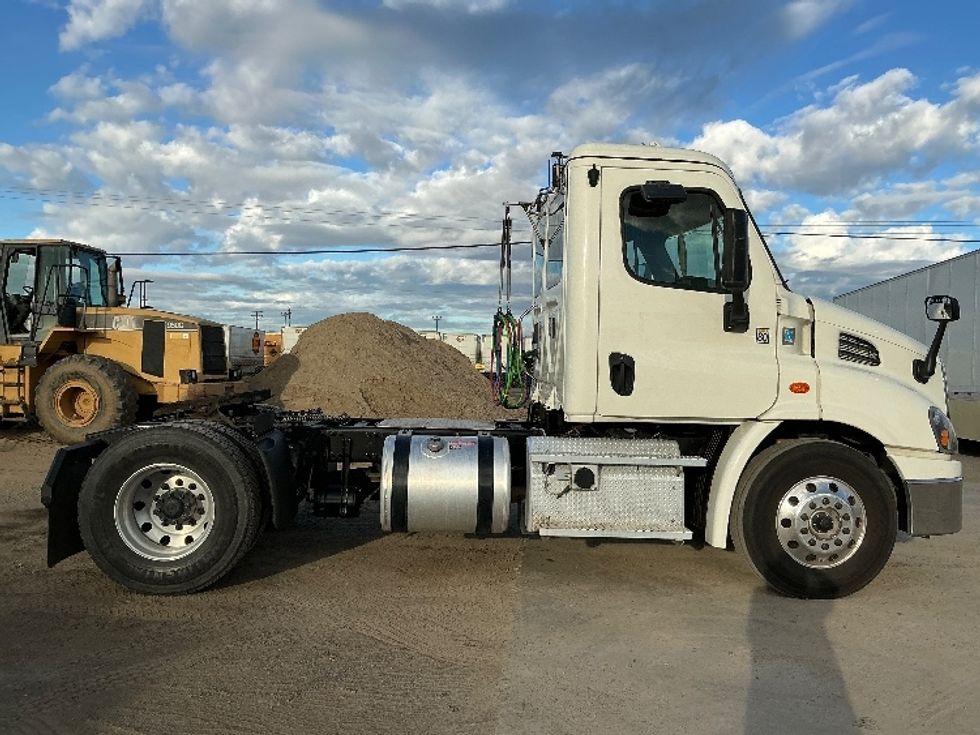Day Cab Tractor-Heavy Duty Tractors-Freightliner-2020-Cascadia 11342ST-Fresno-CA-232,835\n\t\tmiles-$ 45,250 - Image 8