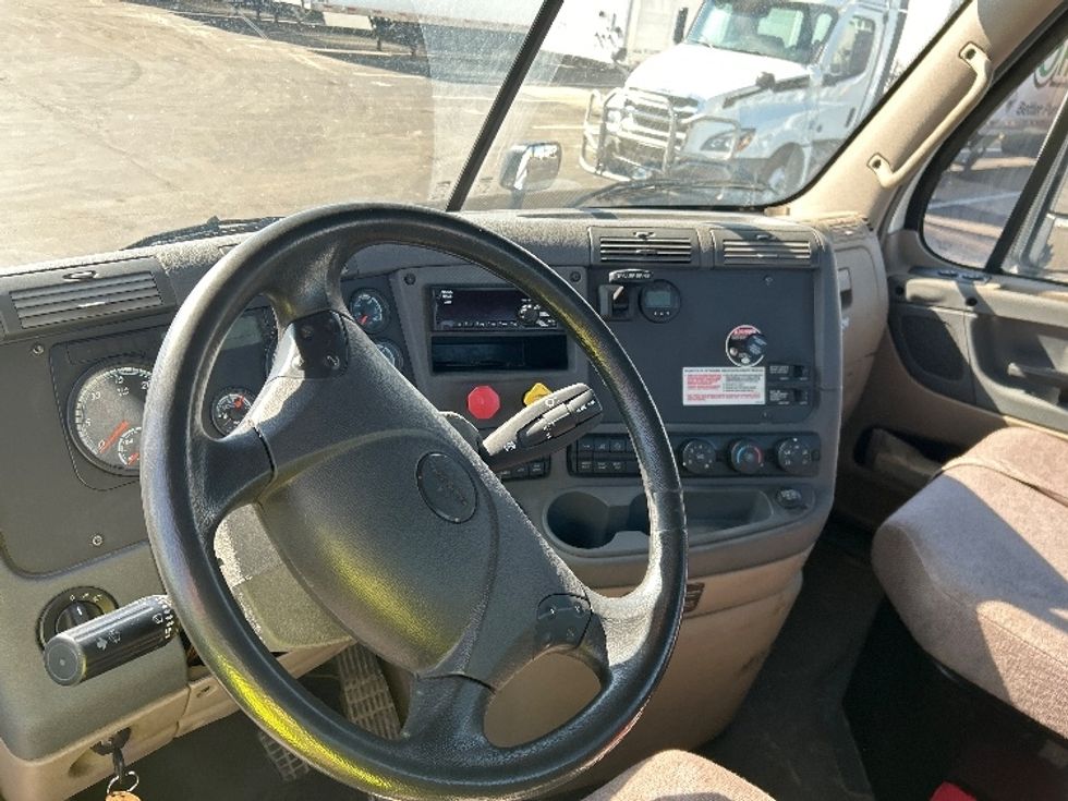 Day Cab Tractor-Heavy Duty Tractors-Freightliner-2020-Cascadia 11342ST-Indianapolis-IN-196,570\n\t\tmiles-$ 37,500 - Image 10