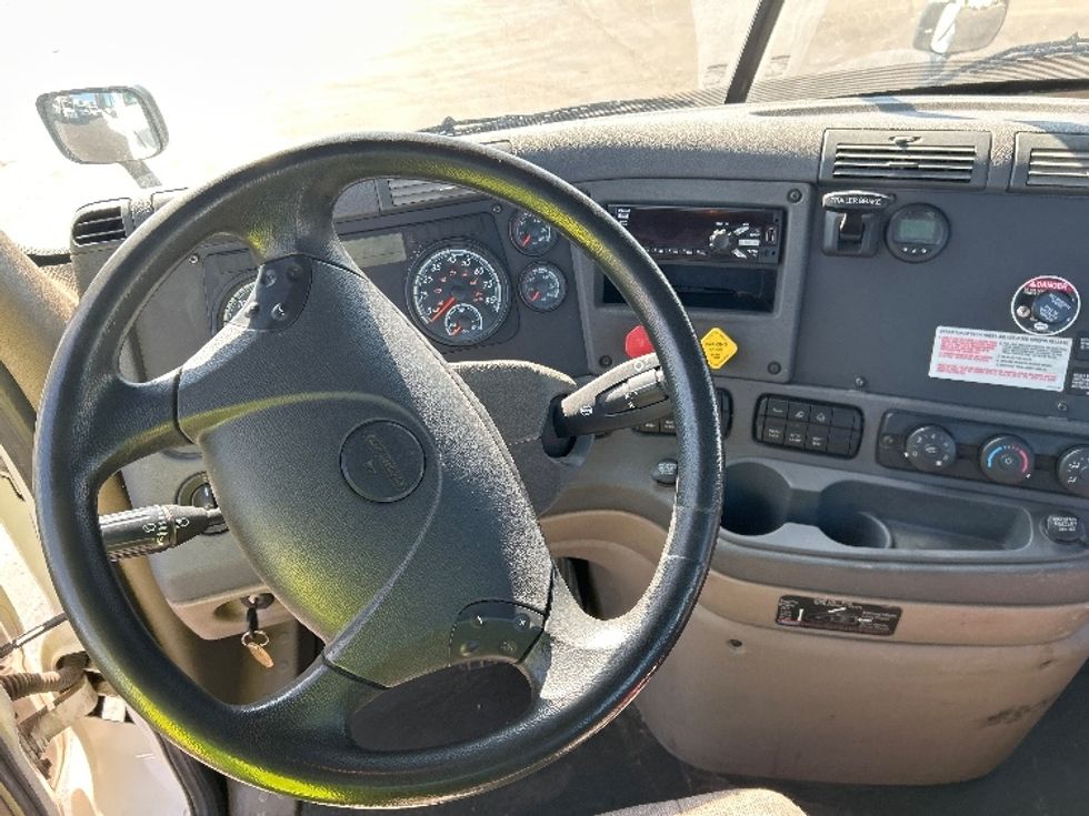 Day Cab Tractor-Heavy Duty Tractors-Freightliner-2020-Cascadia 11342ST-Indianapolis-IN-196,570\n\t\tmiles-$ 37,500 - Image 11