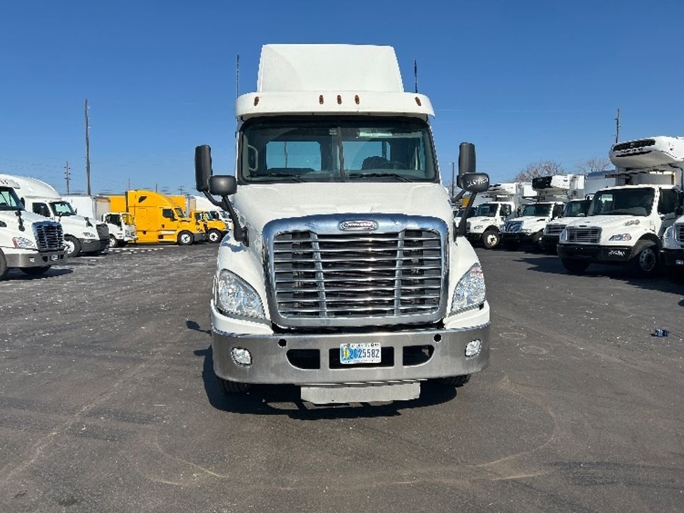Day Cab Tractor-Heavy Duty Tractors-Freightliner-2020-Cascadia 11342ST-Indianapolis-IN-196,570\n\t\tmiles-$ 37,500 - Image 2