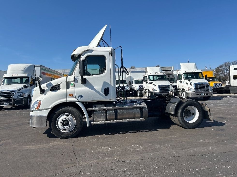Day Cab Tractor-Heavy Duty Tractors-Freightliner-2020-Cascadia 11342ST-Indianapolis-IN-196,570\n\t\tmiles-$ 37,500 - Image 4