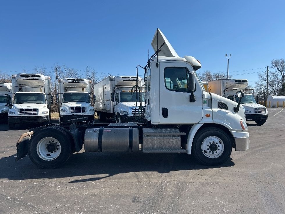 Day Cab Tractor-Heavy Duty Tractors-Freightliner-2020-Cascadia 11342ST-Indianapolis-IN-196,570\n\t\tmiles-$ 37,500 - Image 8