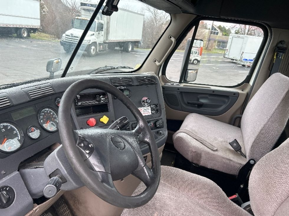 Day Cab Tractor-Heavy Duty Tractors-Freightliner-2020-Cascadia 11342ST-Indianapolis-IN-286,886\n\t\tmiles-$ 33,250 - Image 10