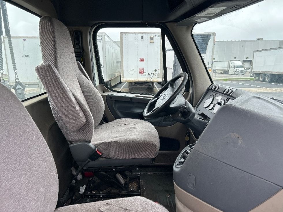 Day Cab Tractor-Heavy Duty Tractors-Freightliner-2020-Cascadia 11342ST-Indianapolis-IN-286,886\n\t\tmiles-$ 33,250 - Image 14