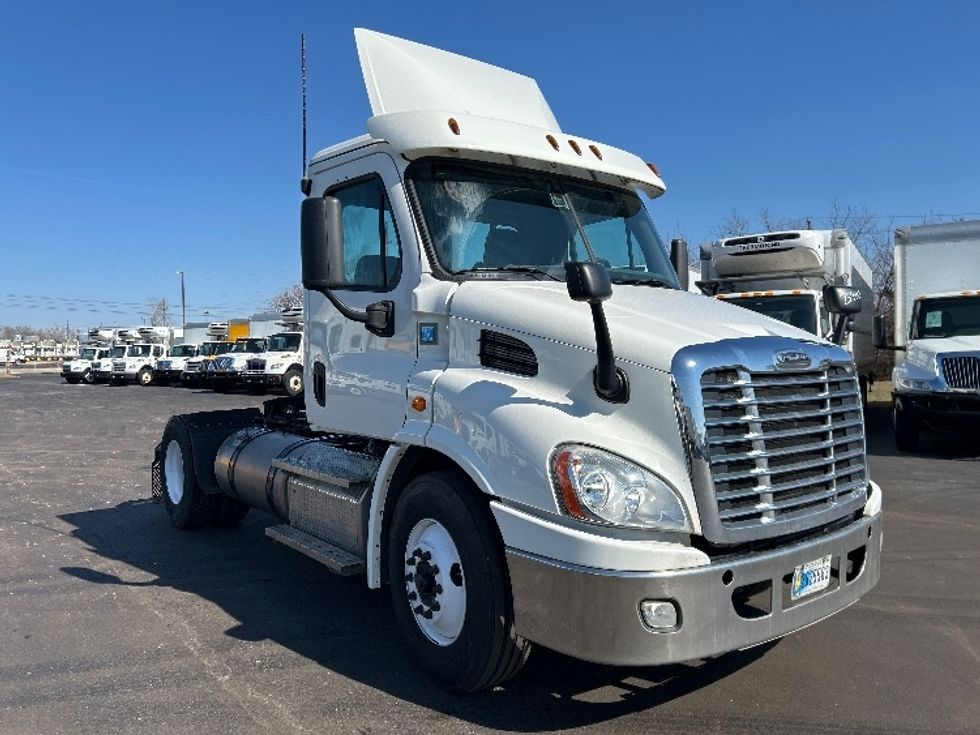 Day Cab Tractor-Heavy Duty Tractors-Freightliner-2020-Cascadia 11342ST-Indianapolis-IN-348,816\n\t\tmiles-$ 30,250 - Image 1