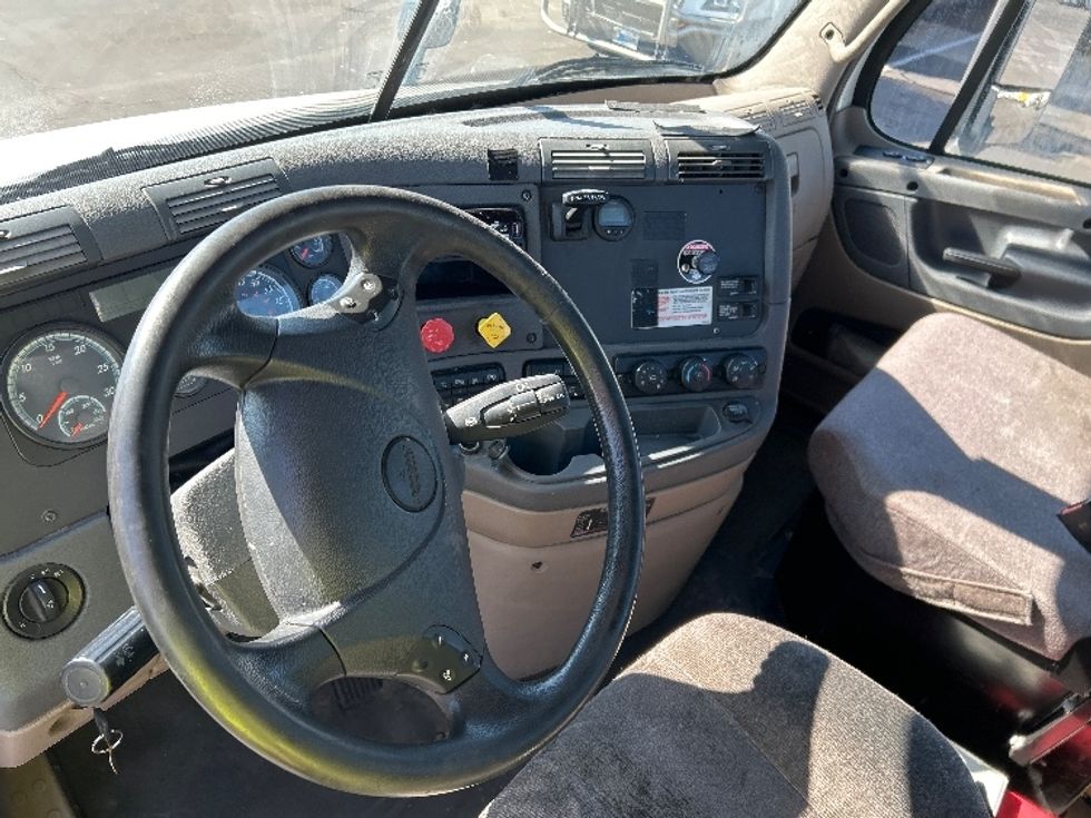 Day Cab Tractor-Heavy Duty Tractors-Freightliner-2020-Cascadia 11342ST-Indianapolis-IN-348,816\n\t\tmiles-$ 30,250 - Image 10