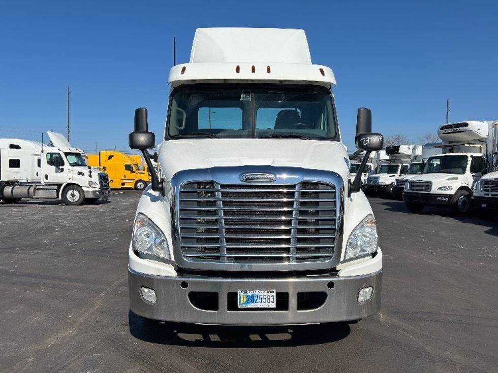 Day Cab Tractor-Heavy Duty Tractors-Freightliner-2020-Cascadia 11342ST-Indianapolis-IN-348,816\n\t\tmiles-$ 30,250 - Image 2