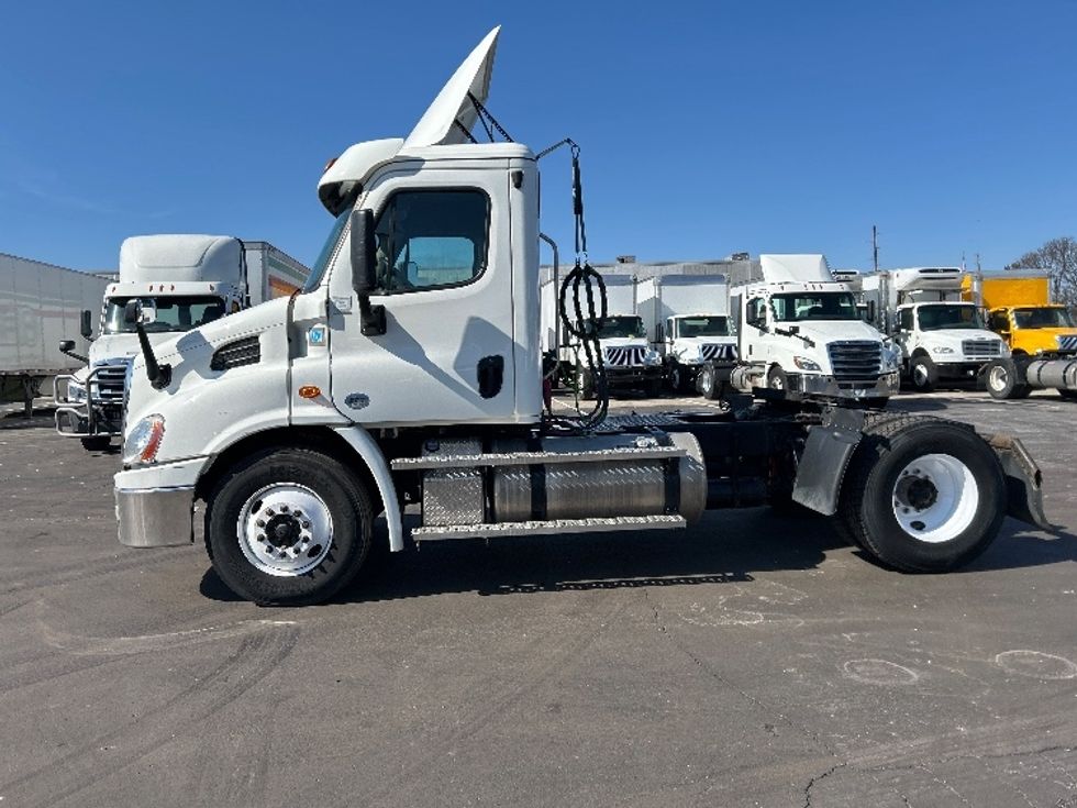 Day Cab Tractor-Heavy Duty Tractors-Freightliner-2020-Cascadia 11342ST-Indianapolis-IN-348,816\n\t\tmiles-$ 30,250 - Image 4