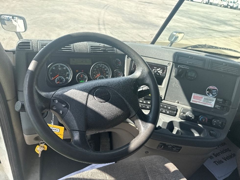 Day Cab Tractor-Heavy Duty Tractors-Freightliner-2020-Cascadia 11342ST-La Porte-IN-235,958\n\t\tmiles-$ 35,750 - Image 11