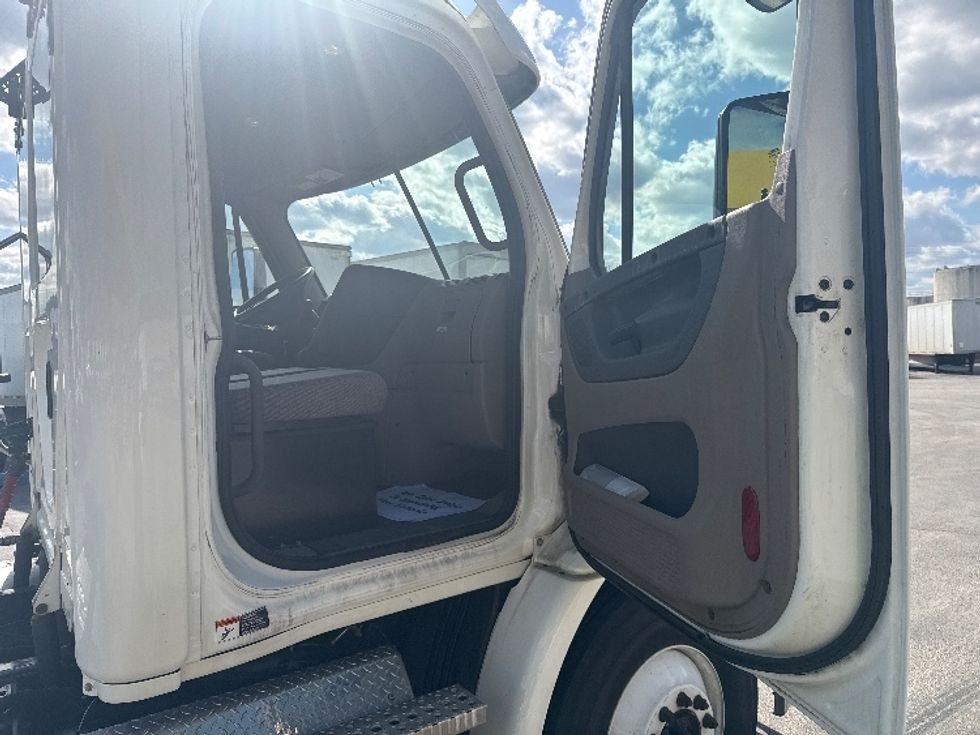 Day Cab Tractor-Heavy Duty Tractors-Freightliner-2020-Cascadia 11342ST-La Porte-IN-235,958\n\t\tmiles-$ 35,750 - Image 12