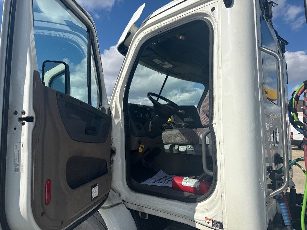 Day Cab Tractor-Heavy Duty Tractors-Freightliner-2020-Cascadia 11342ST-La Porte-IN-235,958\n\t\tmiles-$ 35,750 - Image 9