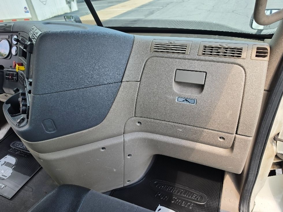 Day Cab Tractor-Heavy Duty Tractors-Freightliner-2020-Cascadia 11342ST-Little Rock-AR-348,412\n\t\tmiles-$ 32,000 - Image 12