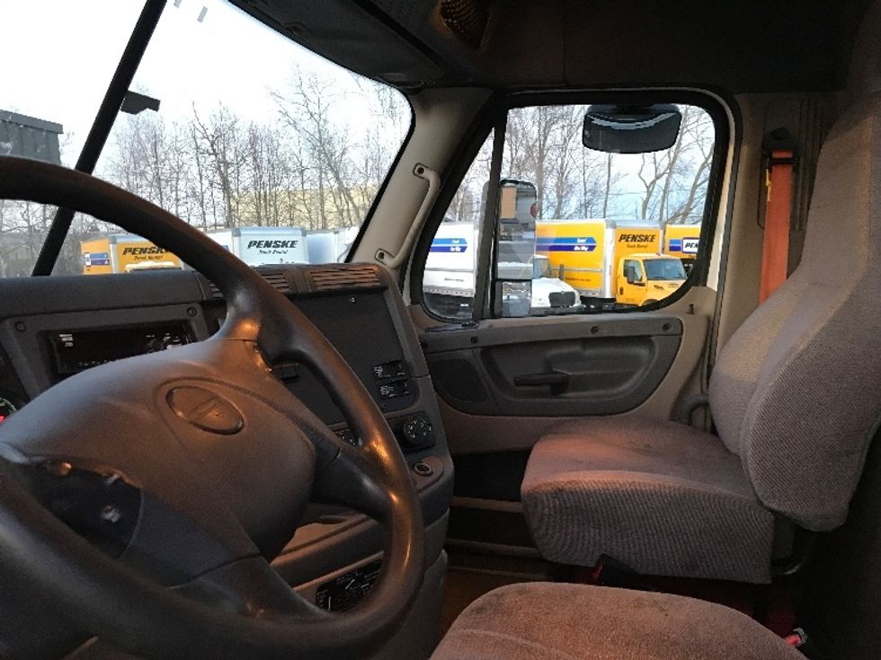 Day Cab Tractor-Heavy Duty Tractors-Freightliner-2020-Cascadia 11342ST-Londonderry-NH-214,531\n\t\tmiles-$ 38,250 - Image 10