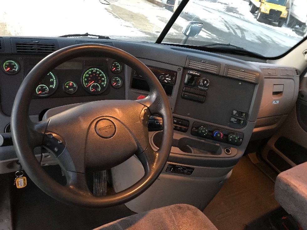 Day Cab Tractor-Heavy Duty Tractors-Freightliner-2020-Cascadia 11342ST-Londonderry-NH-214,531\n\t\tmiles-$ 38,250 - Image 11