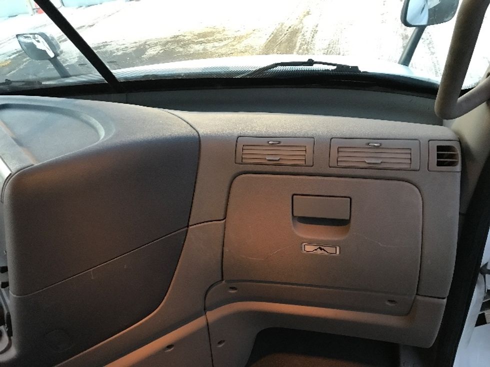 Day Cab Tractor-Heavy Duty Tractors-Freightliner-2020-Cascadia 11342ST-Londonderry-NH-214,531\n\t\tmiles-$ 38,250 - Image 13