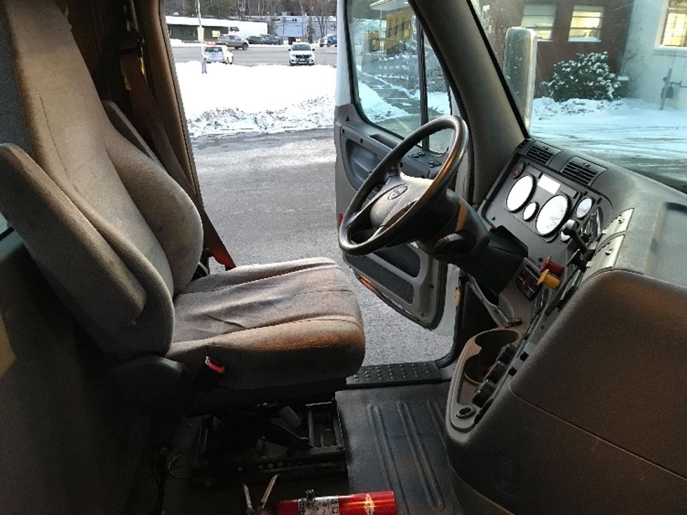 Day Cab Tractor-Heavy Duty Tractors-Freightliner-2020-Cascadia 11342ST-Londonderry-NH-214,531\n\t\tmiles-$ 38,250 - Image 14