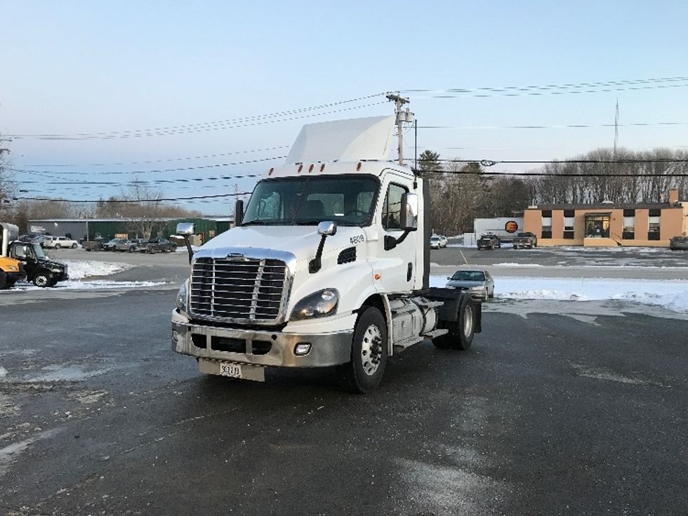 Day Cab Tractor-Heavy Duty Tractors-Freightliner-2020-Cascadia 11342ST-Londonderry-NH-214,531\n\t\tmiles-$ 38,250 - Image 3