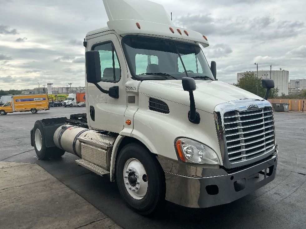 Day Cab Tractor-Heavy Duty Tractors-Freightliner-2020-Cascadia 11342ST-Melrose Park-IL-238,725\n\t\tmiles-$ 39,000 - Image 1