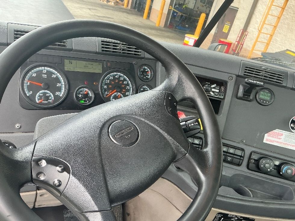 Day Cab Tractor-Heavy Duty Tractors-Freightliner-2020-Cascadia 11342ST-Melrose Park-IL-238,725\n\t\tmiles-$ 39,000 - Image 10