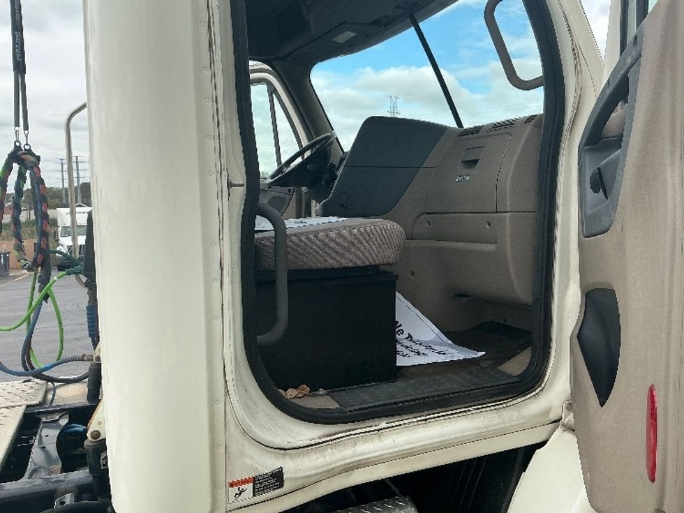 Day Cab Tractor-Heavy Duty Tractors-Freightliner-2020-Cascadia 11342ST-Melrose Park-IL-238,725\n\t\tmiles-$ 39,000 - Image 11
