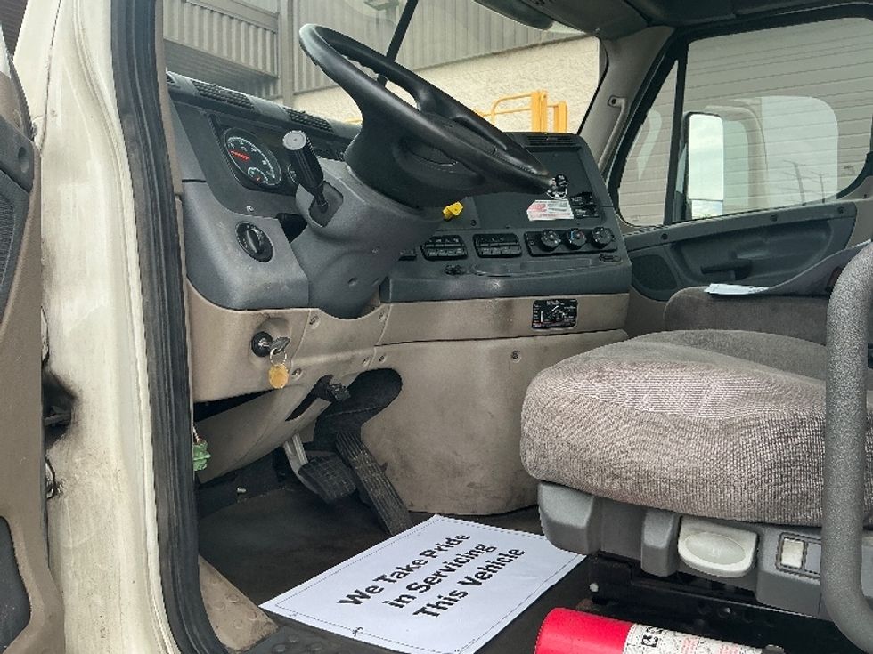 Day Cab Tractor-Heavy Duty Tractors-Freightliner-2020-Cascadia 11342ST-Melrose Park-IL-238,725\n\t\tmiles-$ 39,000 - Image 9