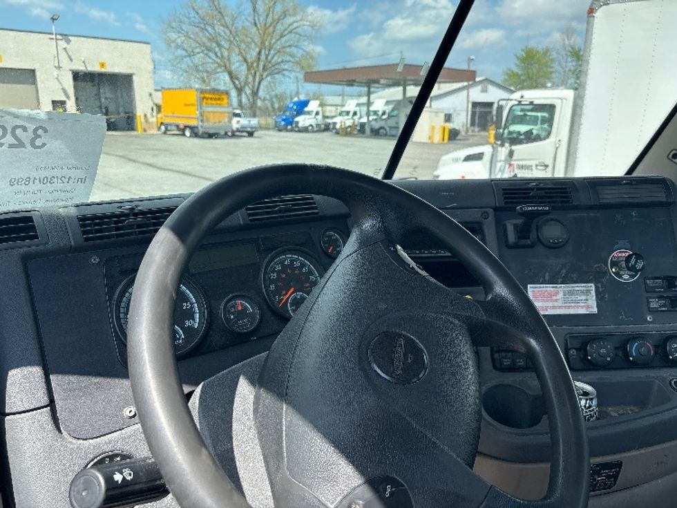 Day Cab Tractor-Heavy Duty Tractors-Freightliner-2020-Cascadia 11342ST-Middlefield-OH-370,387\n\t\tmiles-$ 28,500 - Image 10