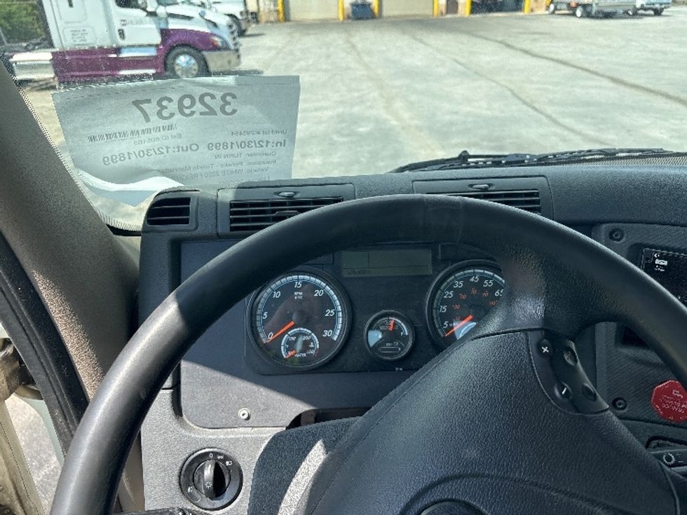 Day Cab Tractor-Heavy Duty Tractors-Freightliner-2020-Cascadia 11342ST-Middlefield-OH-370,387\n\t\tmiles-$ 28,500 - Image 11