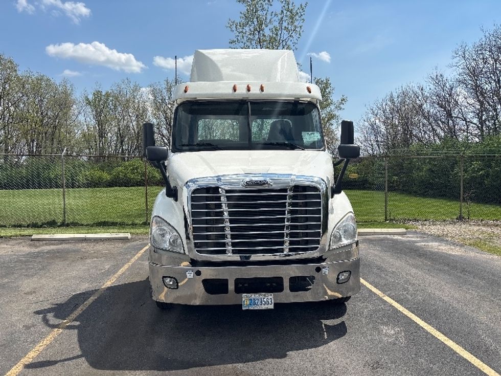 Day Cab Tractor-Heavy Duty Tractors-Freightliner-2020-Cascadia 11342ST-Middlefield-OH-370,387\n\t\tmiles-$ 28,500 - Image 2
