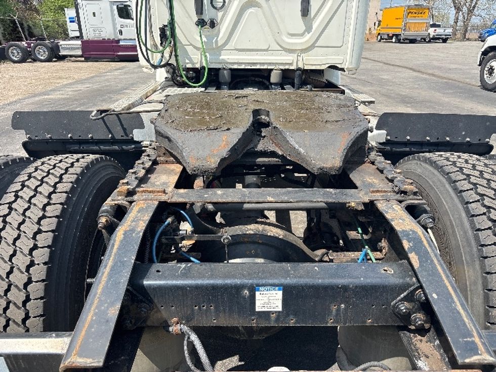 Day Cab Tractor-Heavy Duty Tractors-Freightliner-2020-Cascadia 11342ST-Middlefield-OH-370,387\n\t\tmiles-$ 28,500 - Image 6