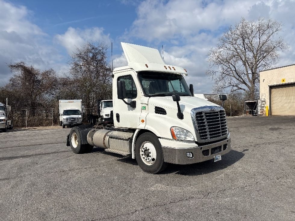 Day Cab Tractor-Heavy Duty Tractors-Freightliner-2020-Cascadia 11342ST-Middlefield-OH-400,860\n\t\tmiles-$ 28,750 - Image 1