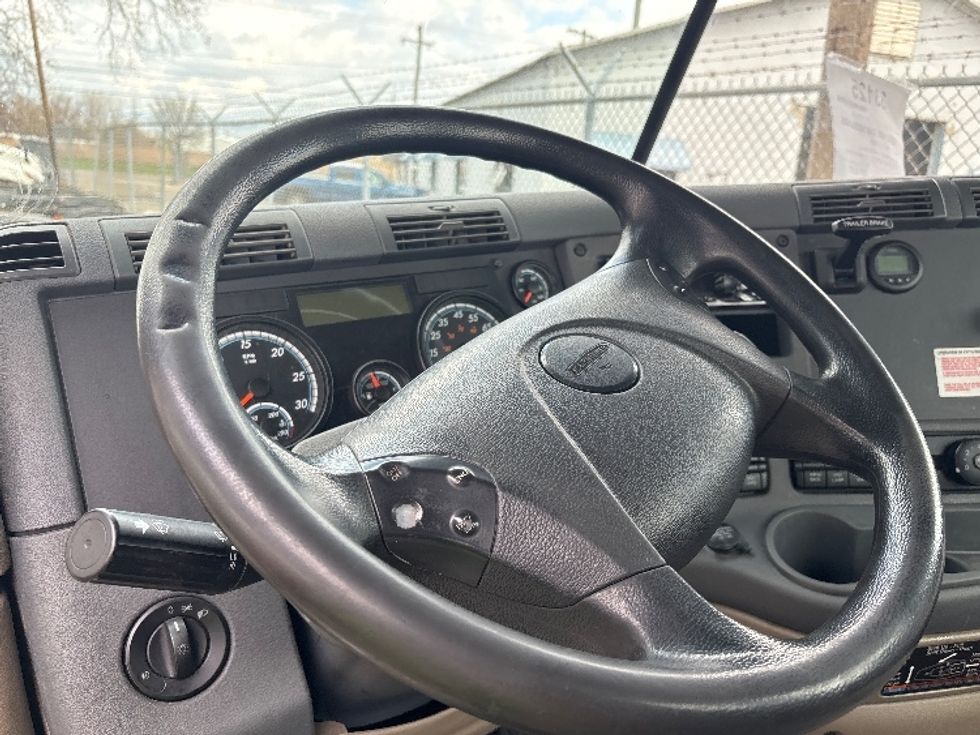 Day Cab Tractor-Heavy Duty Tractors-Freightliner-2020-Cascadia 11342ST-Middlefield-OH-400,860\n\t\tmiles-$ 28,750 - Image 10