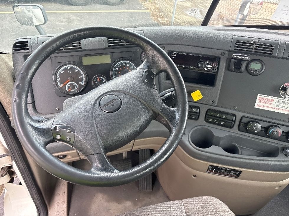 Day Cab Tractor-Heavy Duty Tractors-Freightliner-2020-Cascadia 11342ST-Middlefield-OH-400,860\n\t\tmiles-$ 28,750 - Image 11