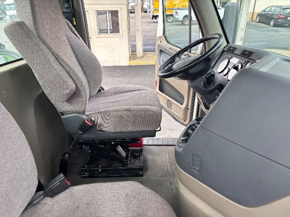 Day Cab Tractor-Heavy Duty Tractors-Freightliner-2020-Cascadia 11342ST-Middlefield-OH-400,860\n\t\tmiles-$ 28,750 - Image 14