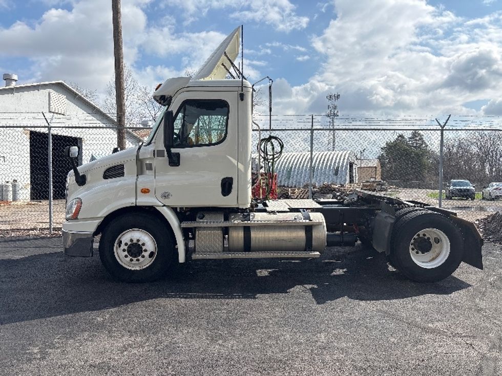 Day Cab Tractor-Heavy Duty Tractors-Freightliner-2020-Cascadia 11342ST-Middlefield-OH-400,860\n\t\tmiles-$ 28,750 - Image 4