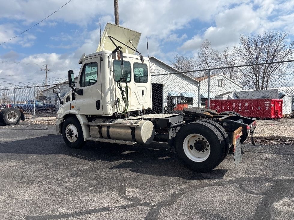 Day Cab Tractor-Heavy Duty Tractors-Freightliner-2020-Cascadia 11342ST-Middlefield-OH-400,860\n\t\tmiles-$ 28,750 - Image 5