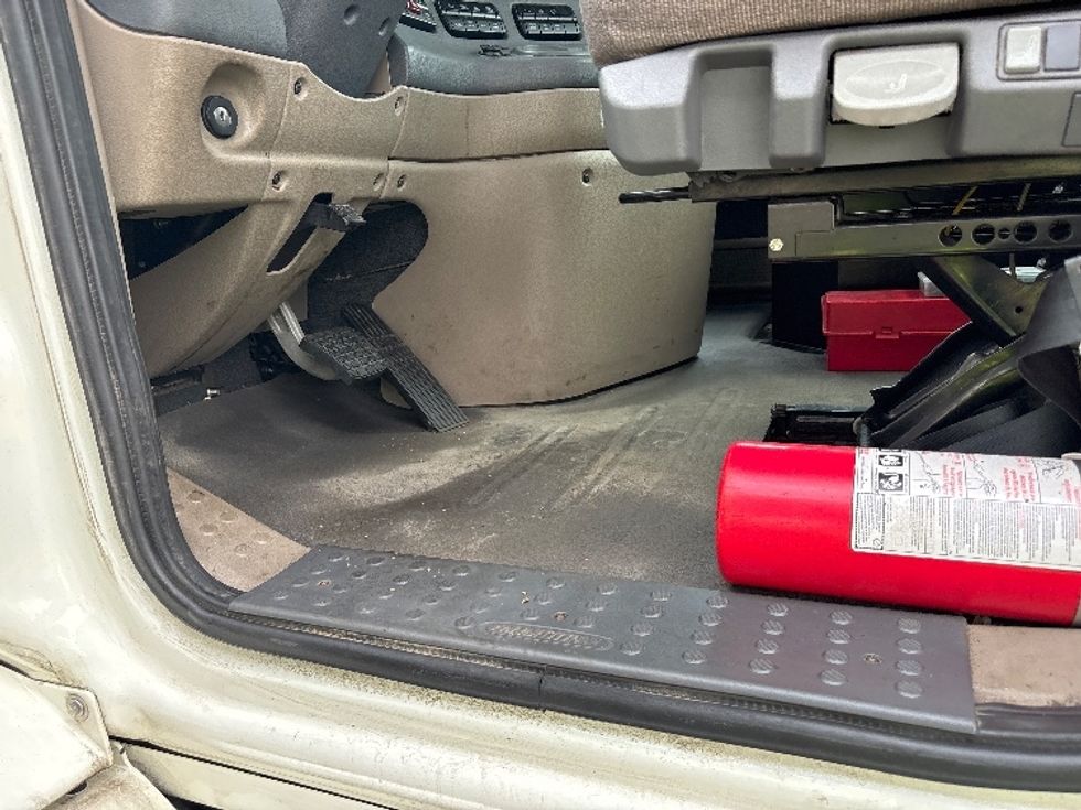 Day Cab Tractor-Heavy Duty Tractors-Freightliner-2020-Cascadia 11342ST-Middlefield-OH-400,860\n\t\tmiles-$ 28,750 - Image 9