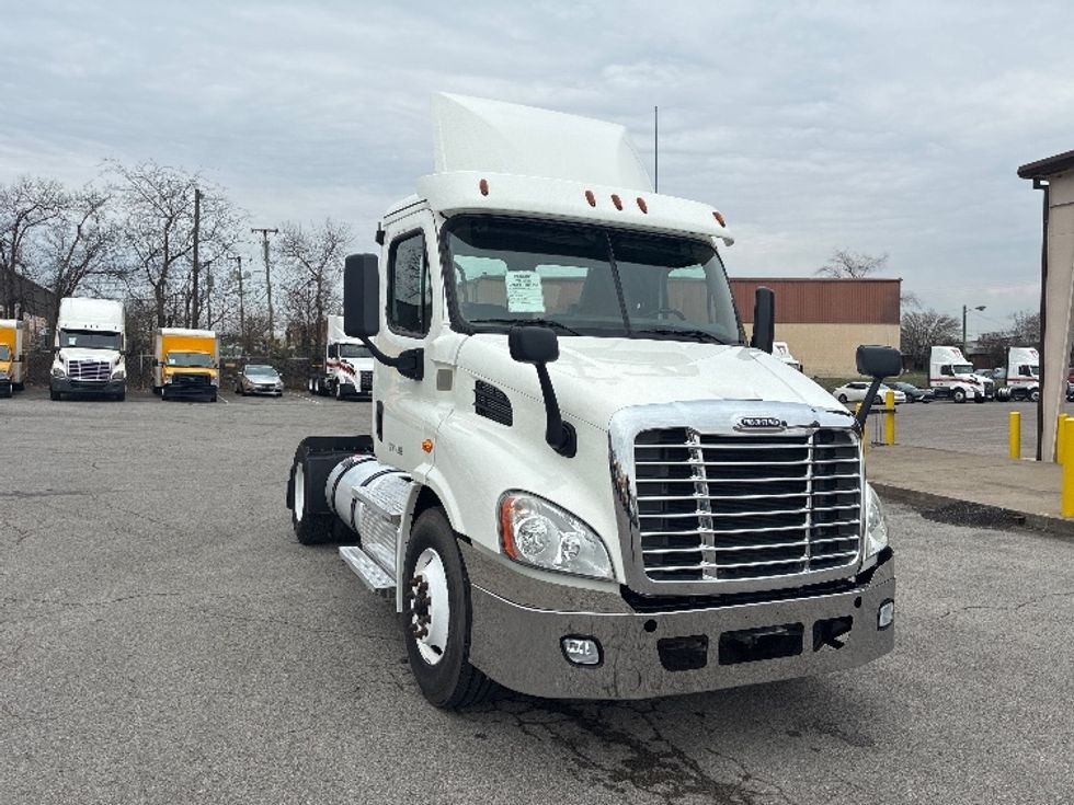 Day Cab Tractor-Heavy Duty Tractors-Freightliner-2020-Cascadia 11342ST-Nashville-TN-335,387\n\t\tmiles-$ 35,750 - Image 1