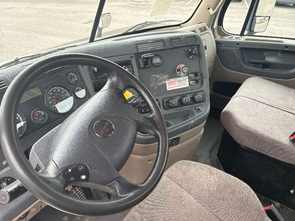 Day Cab Tractor-Heavy Duty Tractors-Freightliner-2020-Cascadia 11342ST-Nashville-TN-335,387\n\t\tmiles-$ 35,750 - Image 10