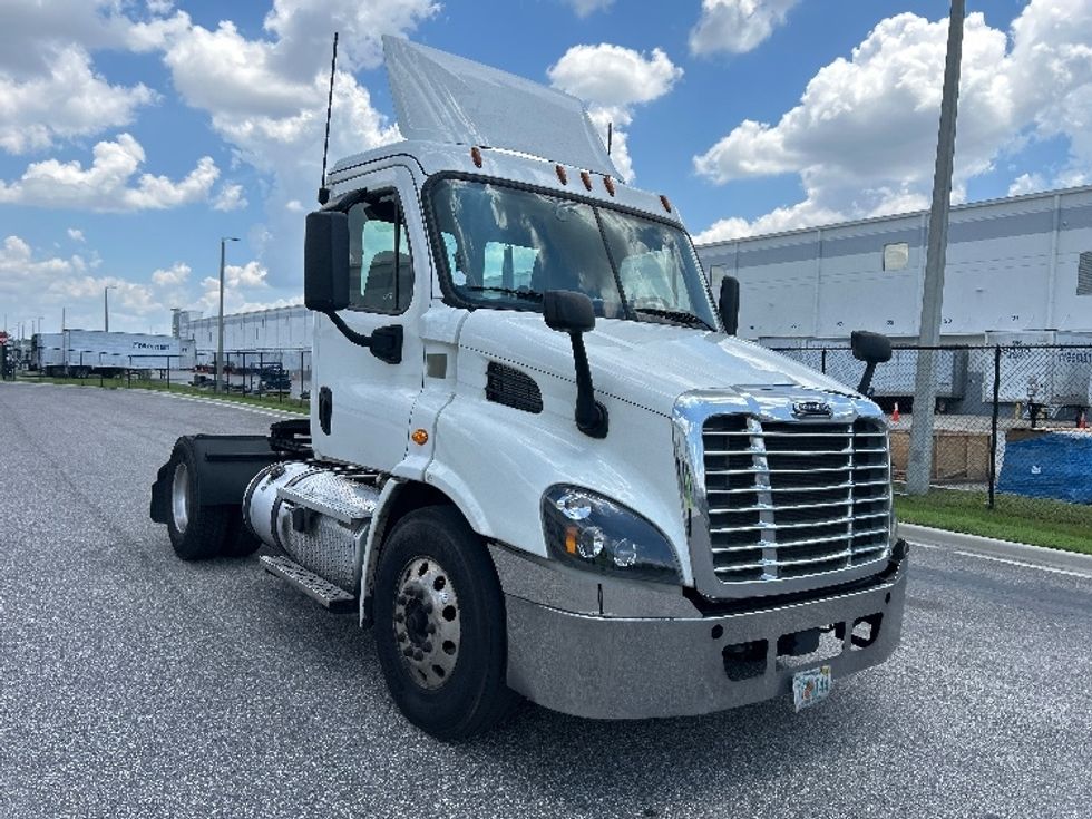 Day Cab Tractor-Heavy Duty Tractors-Freightliner-2020-Cascadia 11342ST-Orlando-FL-517,003\n\t\tmiles-$ 29,500 - Image 1