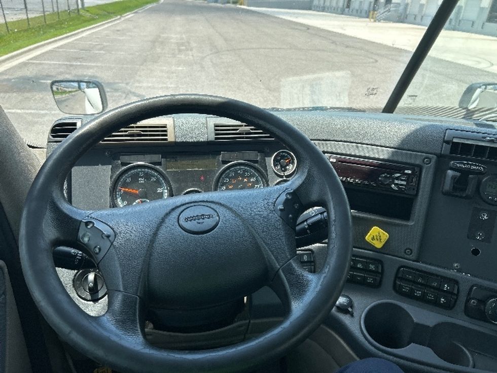 Day Cab Tractor-Heavy Duty Tractors-Freightliner-2020-Cascadia 11342ST-Orlando-FL-517,003\n\t\tmiles-$ 29,500 - Image 11