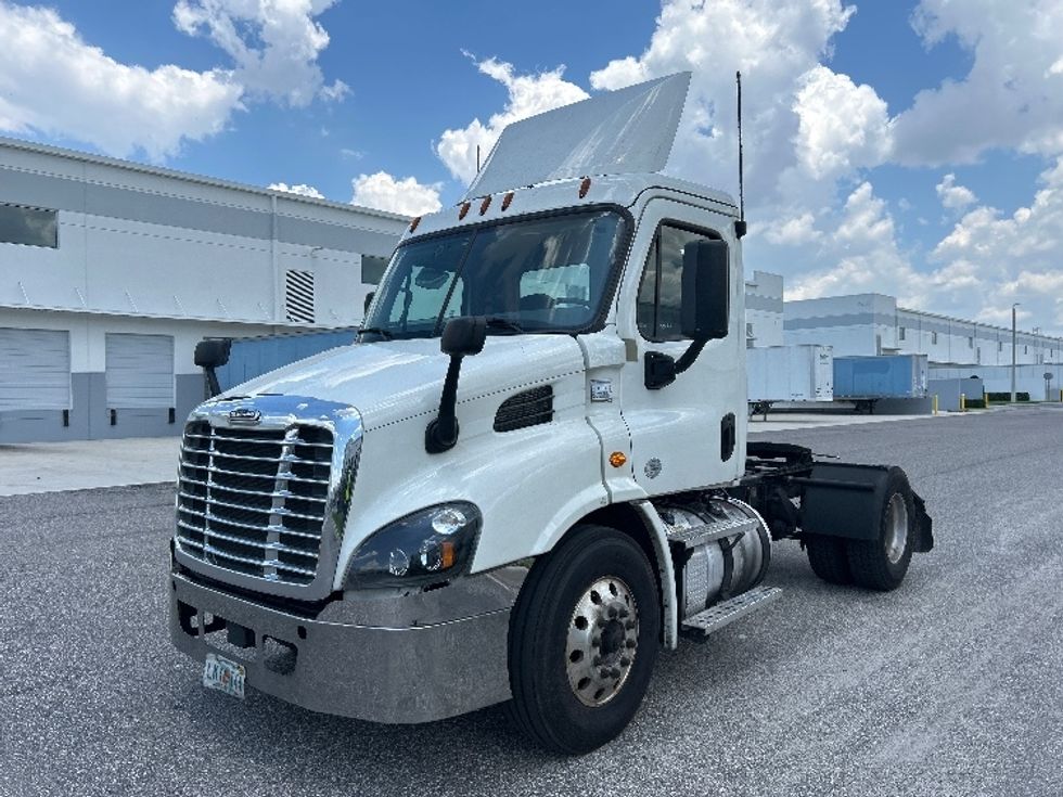Day Cab Tractor-Heavy Duty Tractors-Freightliner-2020-Cascadia 11342ST-Orlando-FL-517,003\n\t\tmiles-$ 29,500 - Image 3