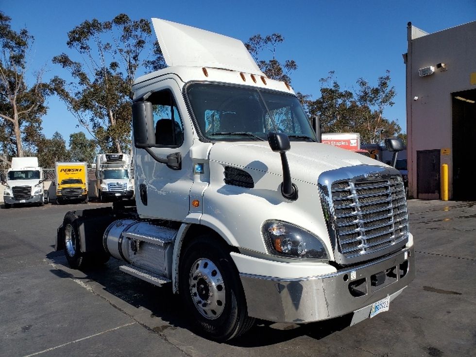2020 Freightliner Cascadia 126" Day cab photo 18