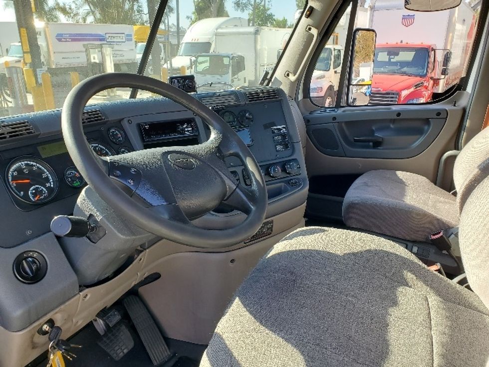 Day Cab Tractor-Heavy Duty Tractors-Freightliner-2020-Cascadia 11342ST-San Diego-CA-223,511\n\t\tmiles-$ 56,250 - Image 10