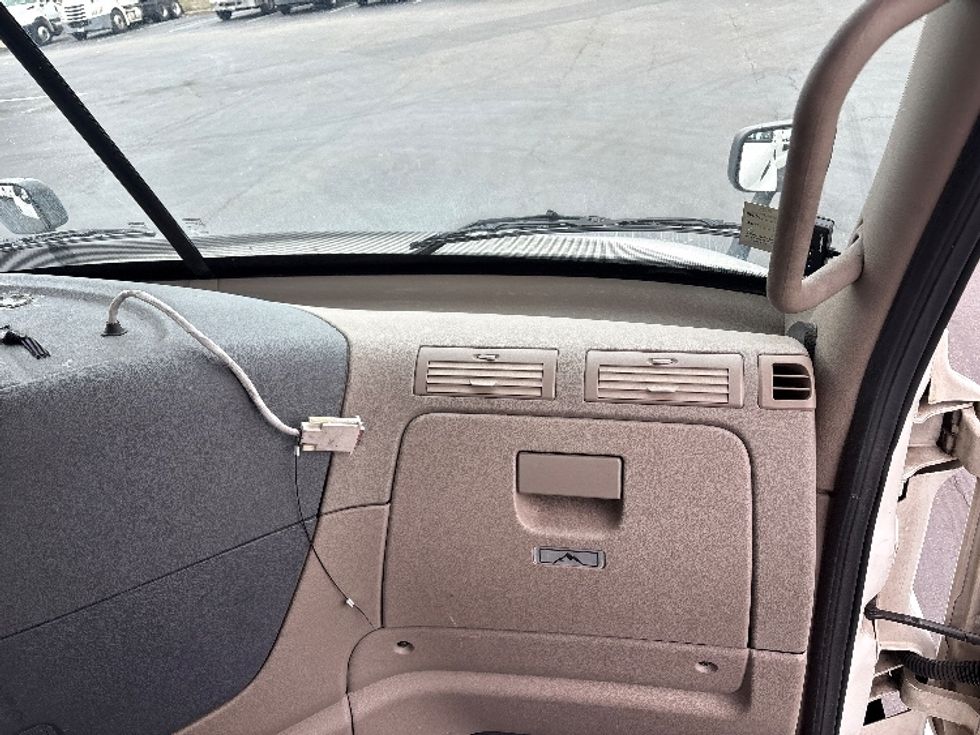 Day Cab Tractor-Heavy Duty Tractors-Freightliner-2020-Cascadia 11342ST-Swedesboro-NJ-477,351\n\t\tmiles-$ 28,750 - Image 13